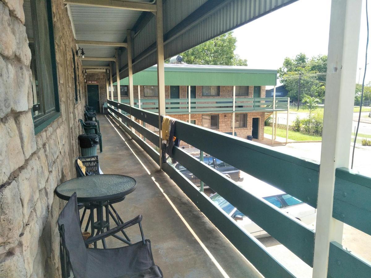 Hostel Palm Court Backpackers Katherine Exteriér fotografie